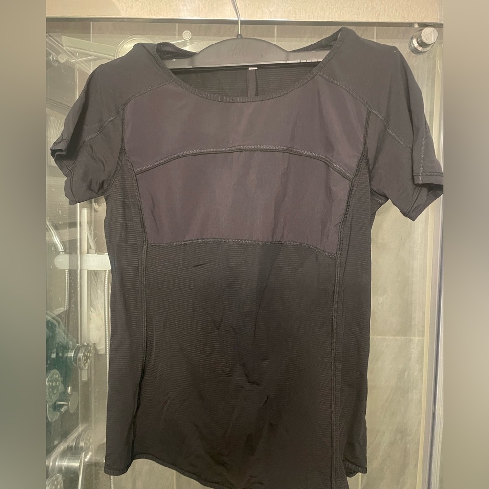 Lululemon t-shirt
